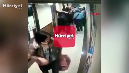 İspanya'da Çinli kadın metro istasyonunda panolara tükürdü