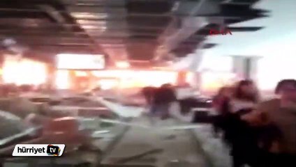 Alışveriş merkezinin tavanı çöktü