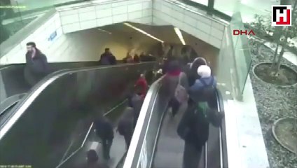 Maslak'ta metrodaki yürüyen merdivenin çökme anı kamerada