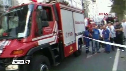 Taksim'de iskele çöktü: Yaralılar var