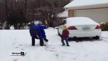Attığı kartopuyla oğlunu yere yapıştırdı