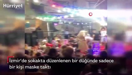 Düğünde sadece bir kişi maske taktı