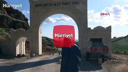 Piknikçilerin yolu iş makinesi ve taşlarla kapatıldı