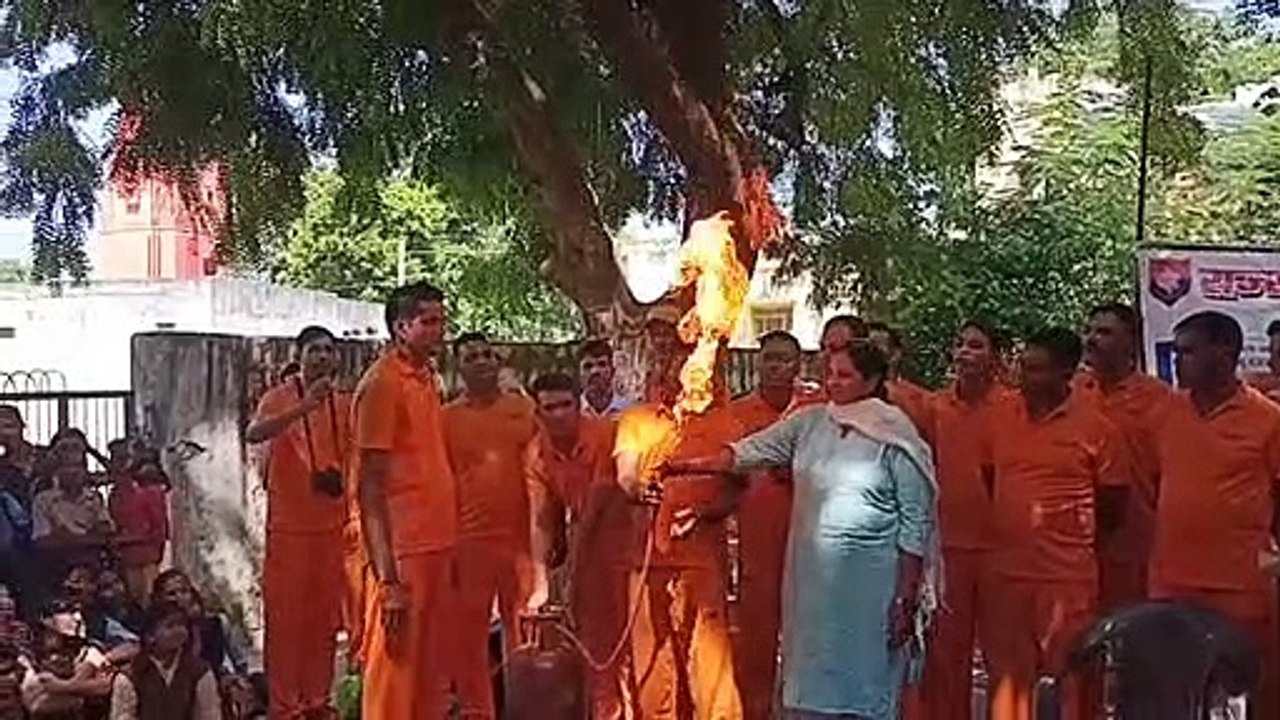 एसडीआरएफ ने दिया आपात परिस्थितियों से बचने का प्रशिक्षण