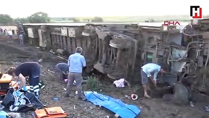 Çorlu'da yolcu treninin vagonu devrildi