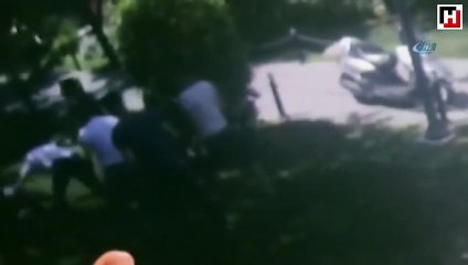 Esenler’de çocuk parkında silahlı kavga kamerada