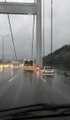FSM Köprüsü'nde İETT otobüsü, motosikletliye rüzgara karşı siper oldu