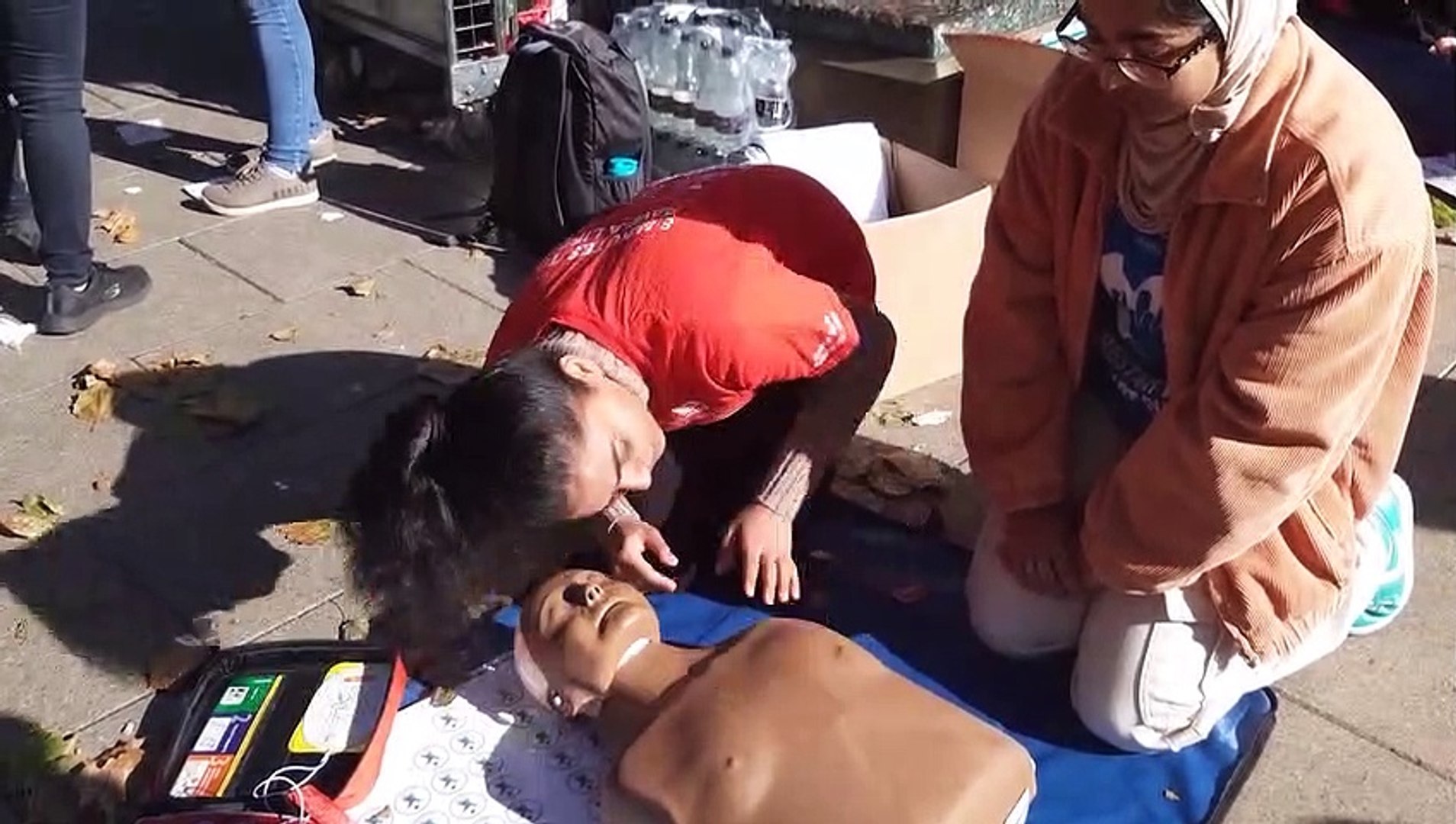 ⁣Leeds medical students demonstrate how to do CPR as part of the Restart A Heart campaign