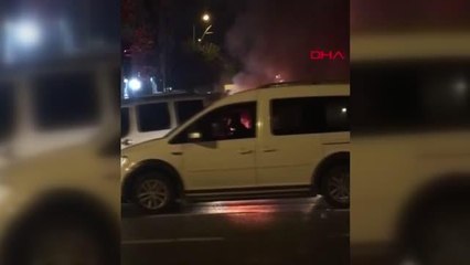 GAZİOSMANPAŞA VE SULTANGAZİ'DE 2 OTOMOBİL ALEV ALEV YANDI