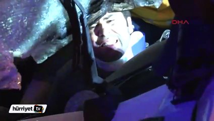 Araçta sıkışan sürücünün zor anları