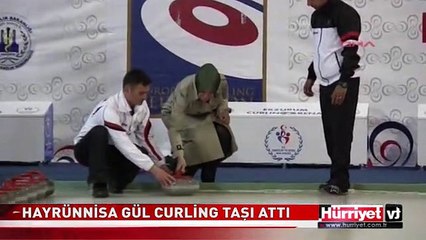 HAYRÜNNİSA GÜL CURLİNG TAŞI ATTI