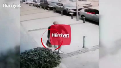 Bebek arabasıyla giderken bulduğu para dolu cüzdanı böyle aldı