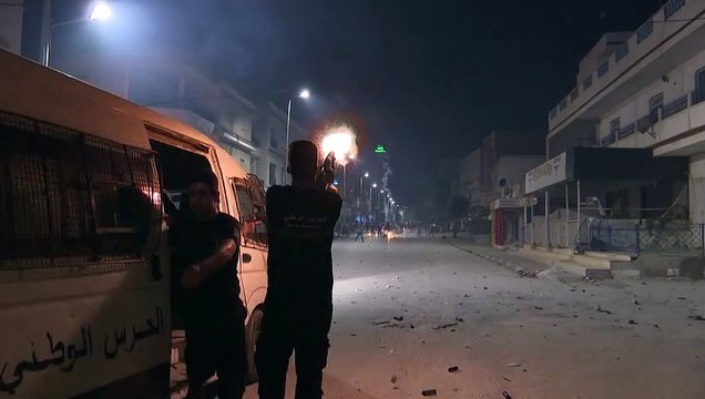 مواجهات ليلية بين الأمن ومحتجين في تونس إثر وفاة شاب