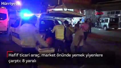 Hafif ticari araç, market önünde yemek yiyenlere çarptı