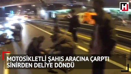 Motosikletli şahıs aracına çarptı, sinirden deliye döndü