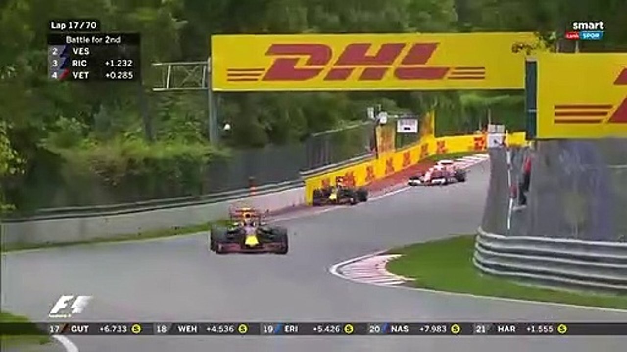 Vettel'in Ricciardo ve Verstappen'i geçişi