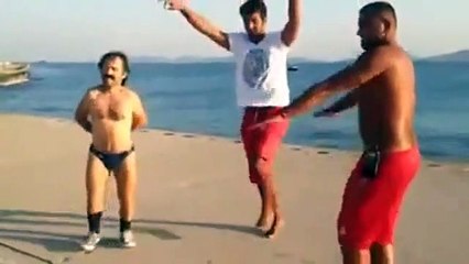 Hiç kimseyi umursamadan çılgınca oynadılar