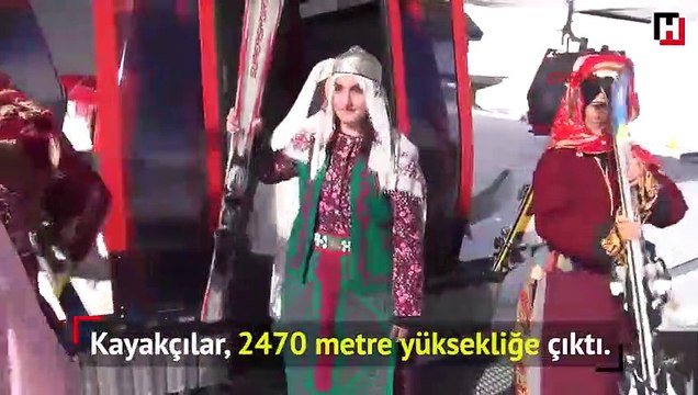 Erciyes dağında kayaklı defile