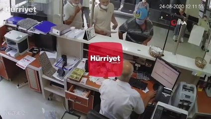 Sıra beklemek istemedi, yaşlı adama tokat attı!