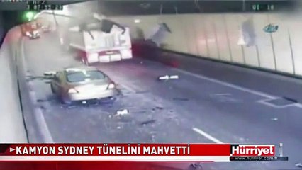 DAMPERİ AÇIK KAMYON SYDNEY TÜNELİ'Nİ MAHVETTİ