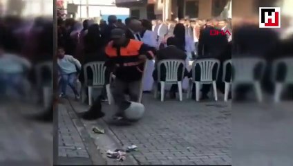 Kendini ritme kaptırdı, hem oynadı hem temizledi