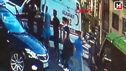 Sağlık görevlilerine tekme tokat dayak güvenlik kamerasında