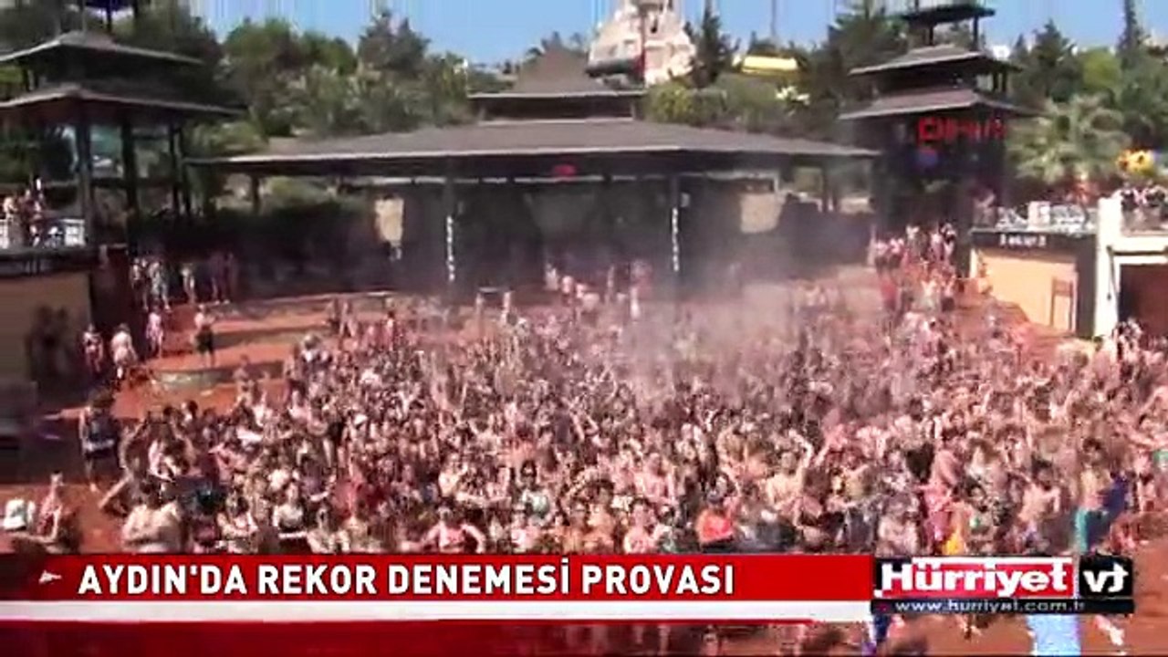 DÜNYANIN EN KALABALIK YAĞMUR DANSI PROVASI