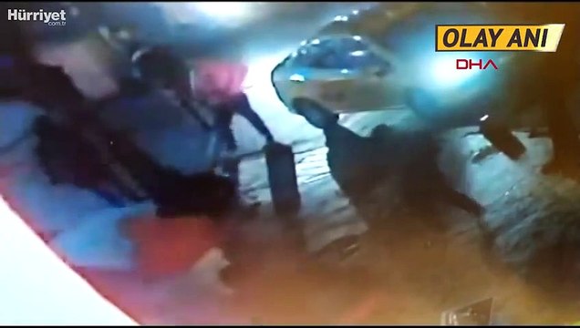 Fatih'te kadına şiddet uygulayan adama dayak kamerada