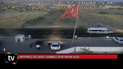 Motorcu iki genci darbeci diye rehin aldı