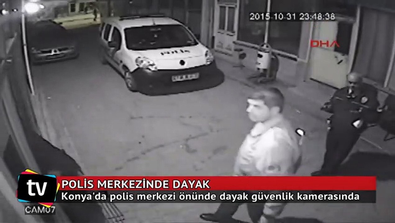 Polis merkezi önünde dayak güvenlik kamerasında