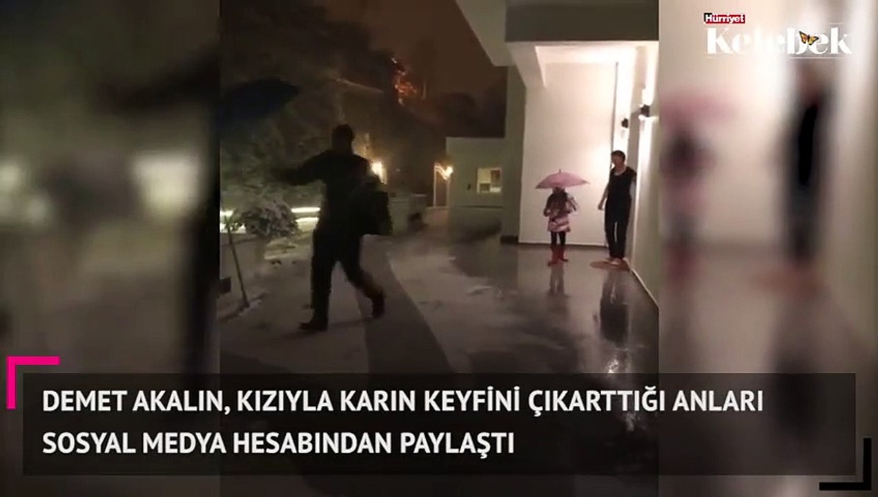 Demet Akalın, kızıyla karın keyfini çıkarttığı anları sosyal medya hesabından paylaştı