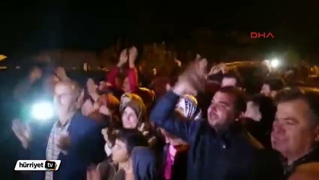 Başbakan Davutoğlu'nun evinin önünde sevinç gösterileri