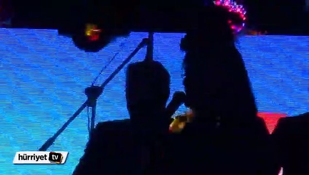 Demet Akalın'dan kavga eden çifte sert tepki