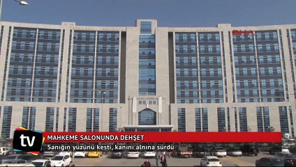 Mahkeme salonunda dehşet! Yüzünü kesti, kanı alnına sürdü