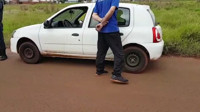 Renault Clio com alerta de furto é recuperado no Loteamento Siena; quatro indivíduos foram detidos