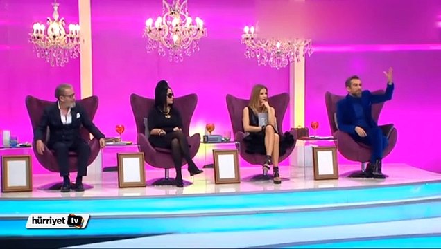 Hakan Akkaya'dan şoke eden dekolte isteği