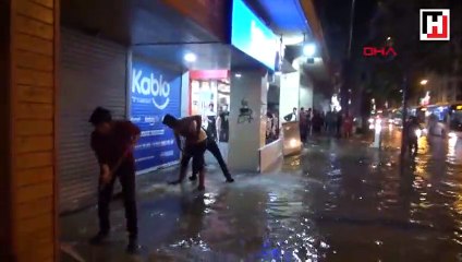 Denizli'de sağanak yağmur hayatı olumsuz etkiledi