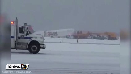 New York'ta yolcu uçağı pistten çıktı