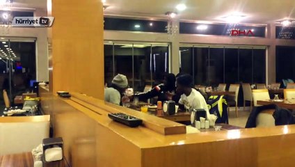 Sow ve Demba Ba, dönercide bir araya geldi