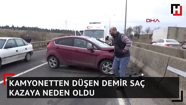 Kamyonetten düşen demir saç kazaya neden oldu
