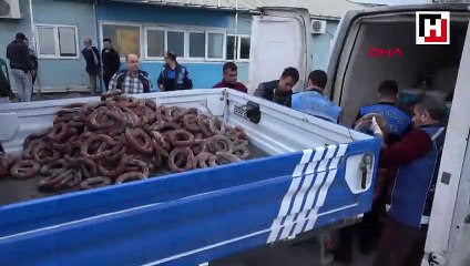 Sultangazi'de kokmuş ve küflenmiş ürünleri satmak isteyen kişi yakalandı