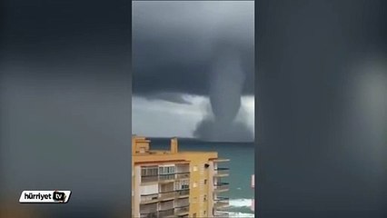 İspanya'da dev hortum böyle görüntülendi