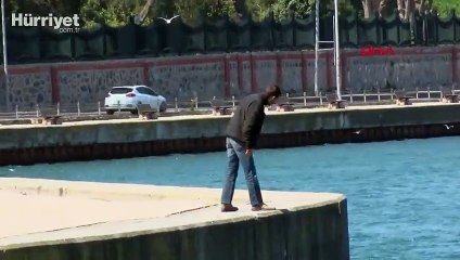 Sarıyer'de denize girip midye topladılar