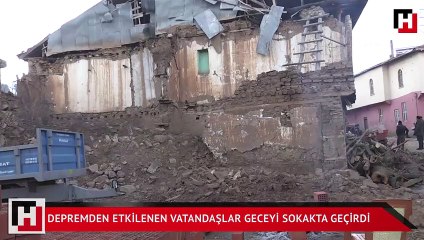 Depremden etkilenen vatandaşlar geceyi sokakta geçirdi