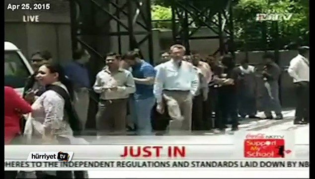 Nepal 7,9 büyüklüğündeki depremle sallandı