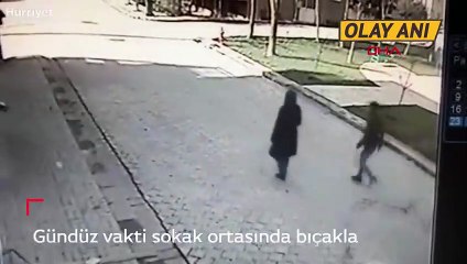 Gündüz vakti sokak ortasında bıçakla gasp kamerada