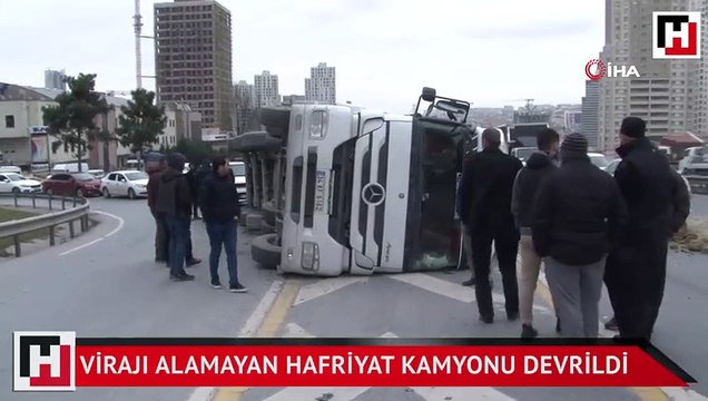 Virajı alamayan hafriyat kamyonu devrildi.