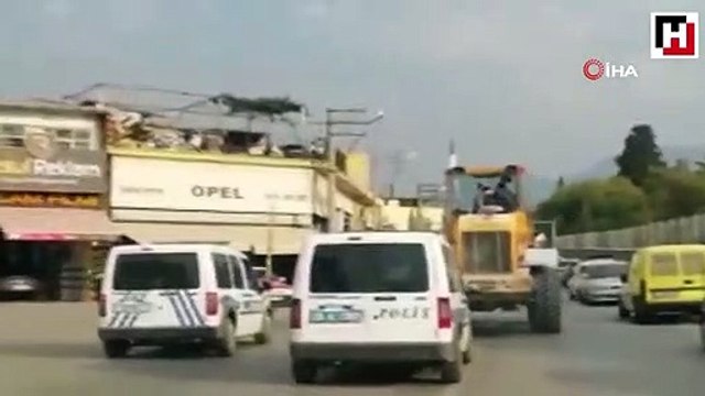 Maaşını alamayınca hem kepçeyi hem polis memurunu kaçırdı