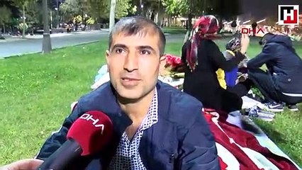 Depremden etkilenen İstanbullular geceyi sokaklarda geçirdi