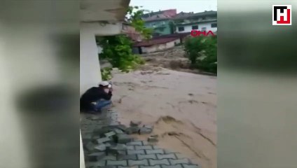 Sağanak yağmur, ilçeyi savaş alanına çevirdi